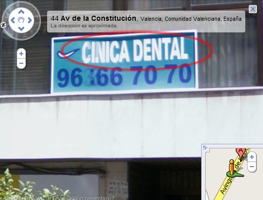 'CINICA DENTAL', letrero en una fachada (imagen de Google Street View)